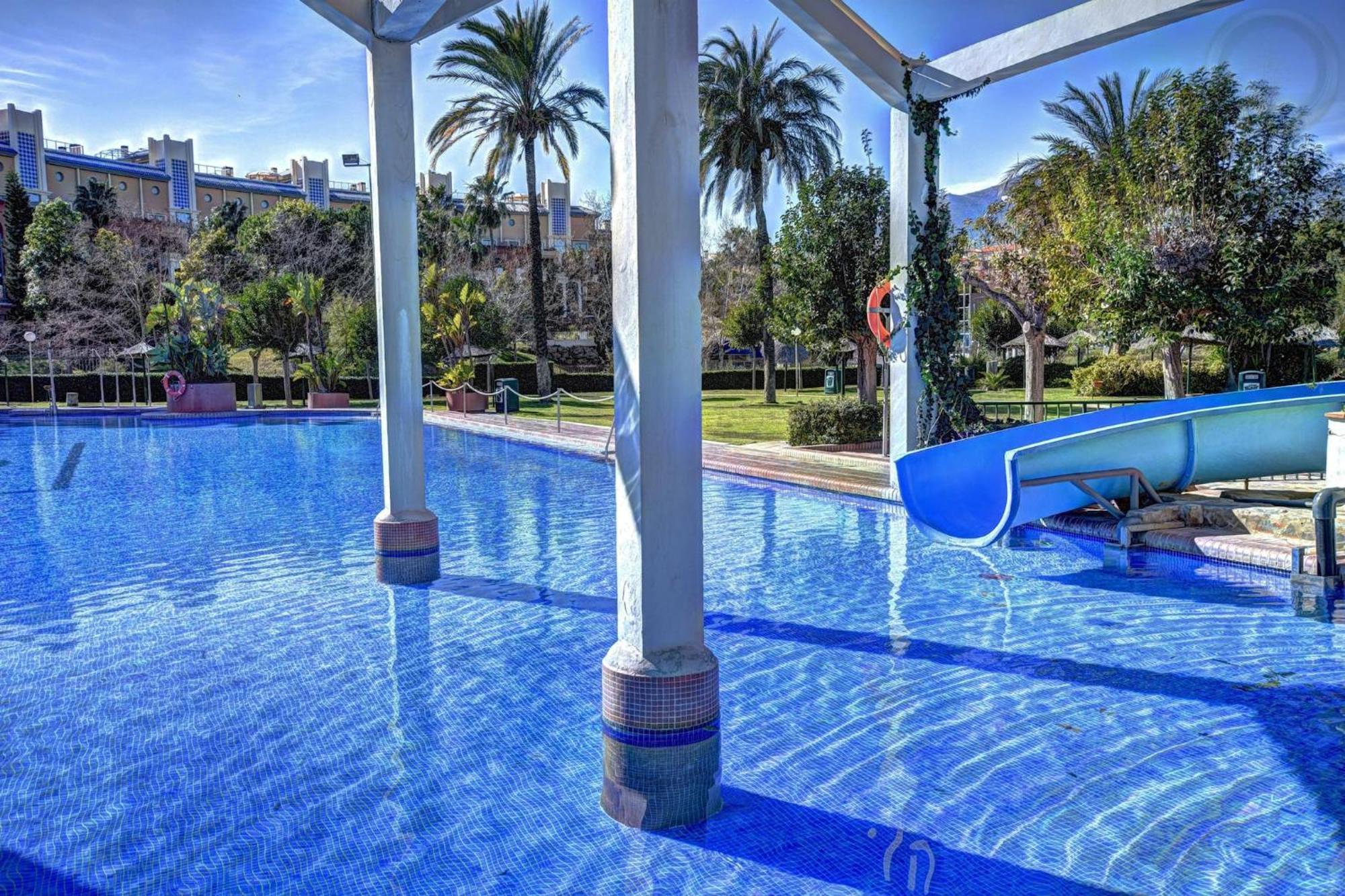 Deluxe Apartment In Benalbeach With Beach Views Benalmádena Exterior foto