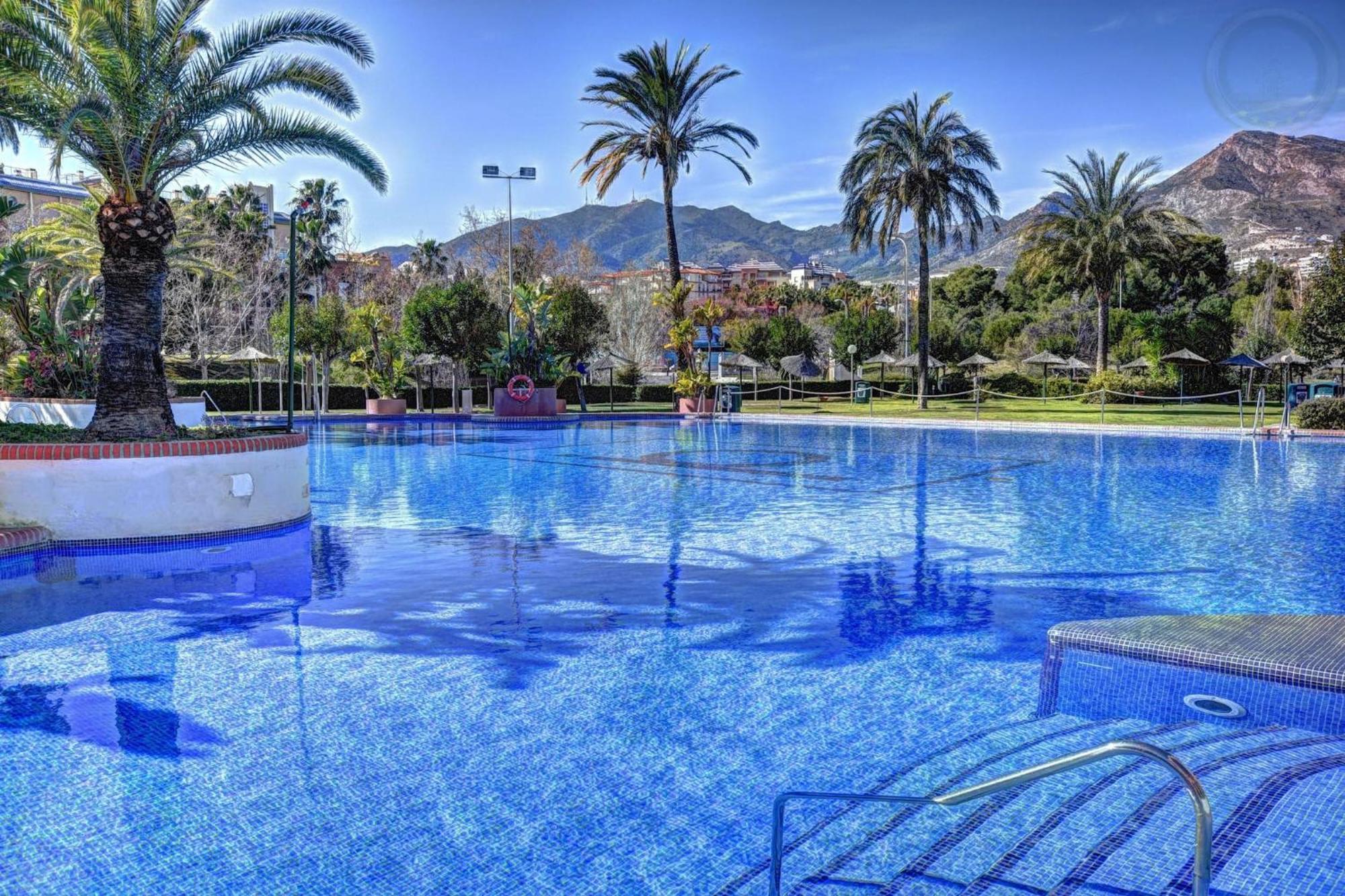 Deluxe Apartment In Benalbeach With Beach Views Benalmádena Exterior foto